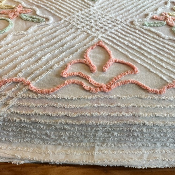 Vintage Chenille Bedspread, Queen/Full Size White Off White Pastel Floral Design - Picture 8 of 16